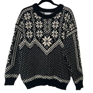 Voss unisex 100% Norwegian wool, black & white snowflake sweater size medium
